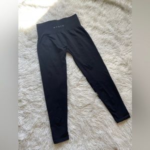 nvgtn seamless black leggings size medium